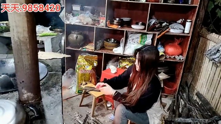 浩哥宣布一个粉丝牌福利消息，过年之前21级还有礼物，过年后没了