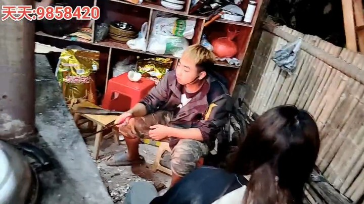 浩哥要去杭州，给周公子放两天假，周公子说借点，浩哥说找我老婆啊