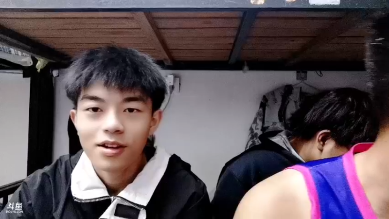 【2022-11-06 19点场】百变姑姑肖淑洁：二台鹏少:美好的校园生活第一天