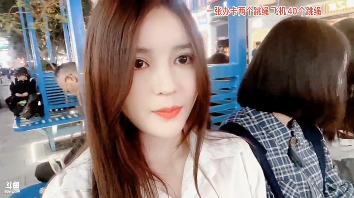 橙子真是搞笑，她说我喜欢男的，不喜欢女的