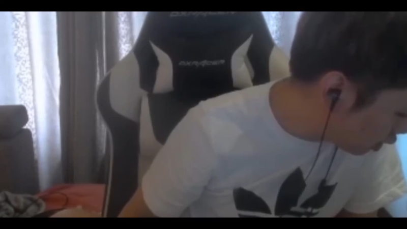 爆笑！被弹幕嘲讽让小爱同学来评理，没想到被小爱超级加倍羞辱！最后气急败坏暴打小爱同学并让它叫一千次爸爸！