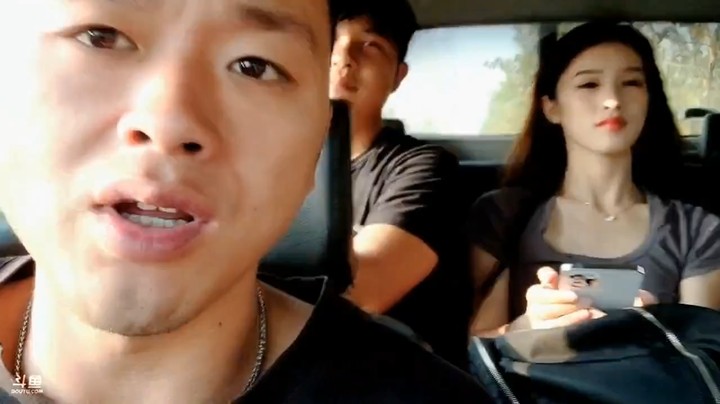 肖哥抓鱼回来，大家说后面的美女好漂亮，肖哥说我们工会一姐啊