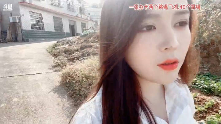 美女橙子带了一条牛仔裤出门要去跳舞了