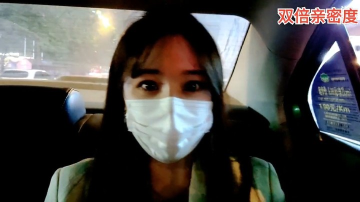 美女小姐姐想去学瑜伽，提高自己的体态美