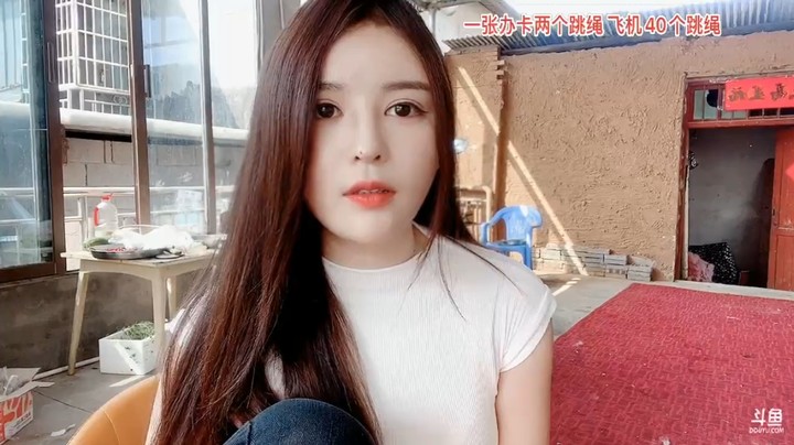 美女橙子等曼瑶吃饭来直播，曼瑶晚了十分钟