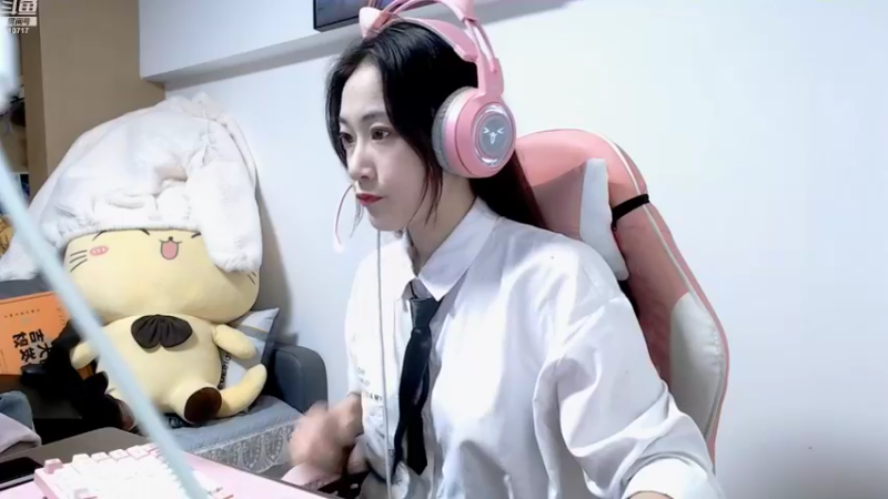 【2022-11-08 19点场】传情小小：小鹿：这不是来了~