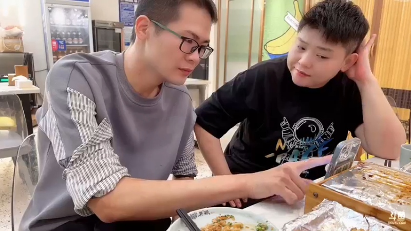 【2022-11-08 00点场】昔恩小姐姐：【小奶团】水友今天到晚上户外~