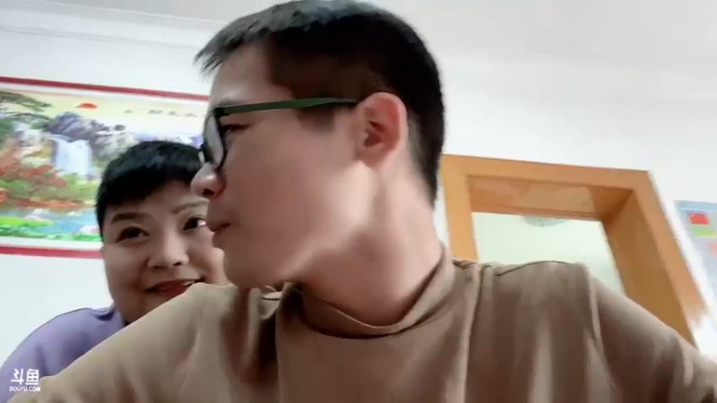 【2022-11-08 13点场】昔恩小姐姐：【小奶团】水友今天到晚上户外~