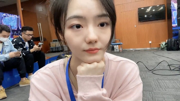 美女蛇蛇说我这有点曝光，有点白，我感觉可以啊