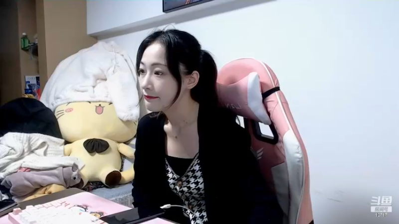 【2022-11-10 18点场】传情小小：小鹿：传情已下播，小鹿已上线