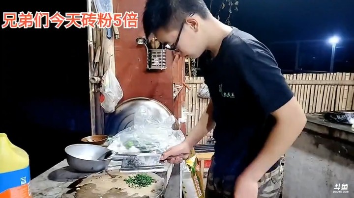 周公子说吃饭必须有肉，没肉怎么好活