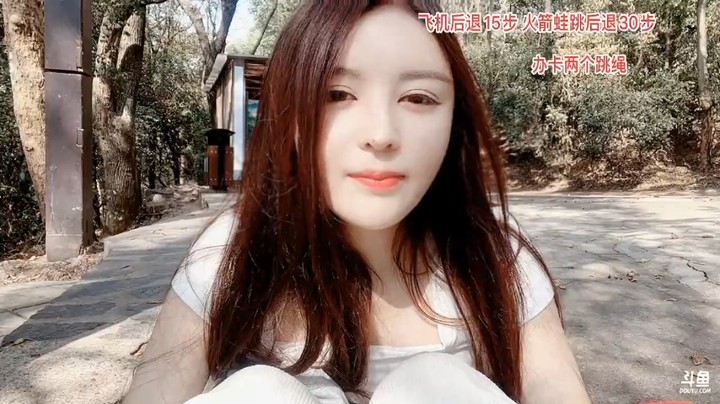 美女橙子在线撒娇，这谁顶得住啊，可爱