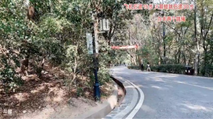 美女橙子爬山还说故事，有意思啊