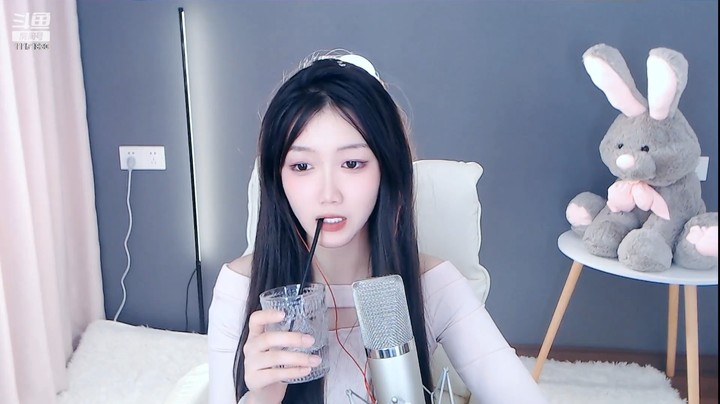 丹丹美女小姐姐很可爱啊