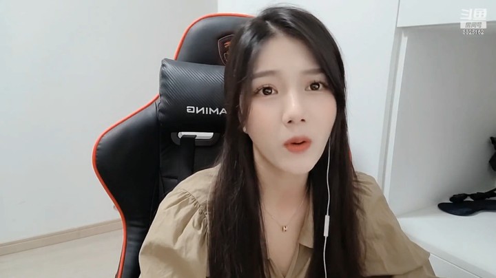 茵妹妹真是耐看的美女啊，不搞笑的时候还是很有女人味的