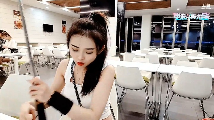 不得不说宝子姐还是很可爱的