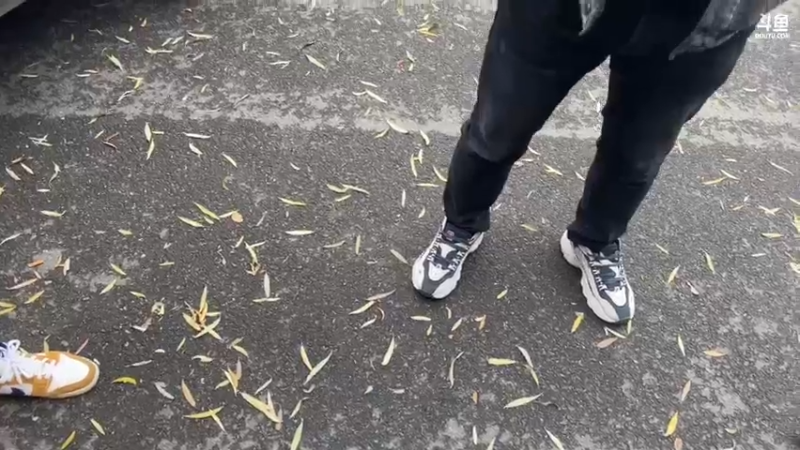 【2022-11-11 12点场】黑欢喜：看好啊。我在外面。。