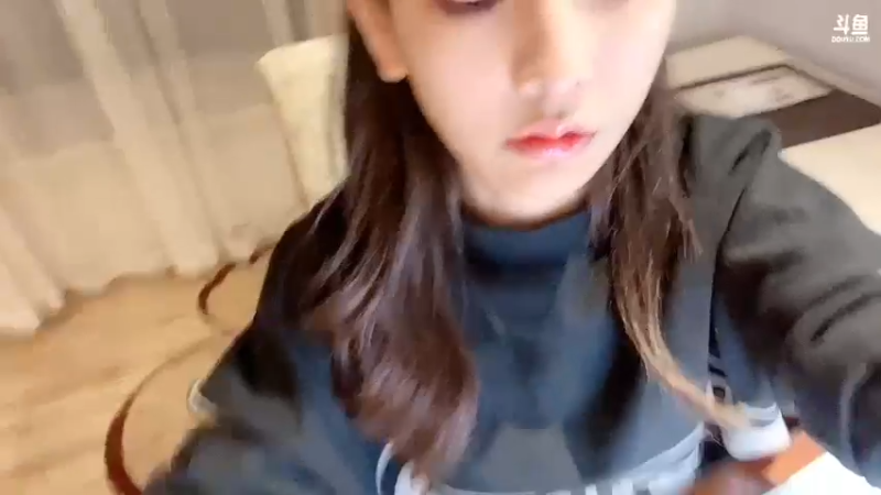 【2022-11-12 20点场】叶知秋Vanessa：秋：钻粉狂欢 出差晚点播