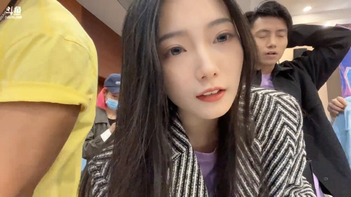 比赛还没开始，连麦PK先开始了，美女好激动