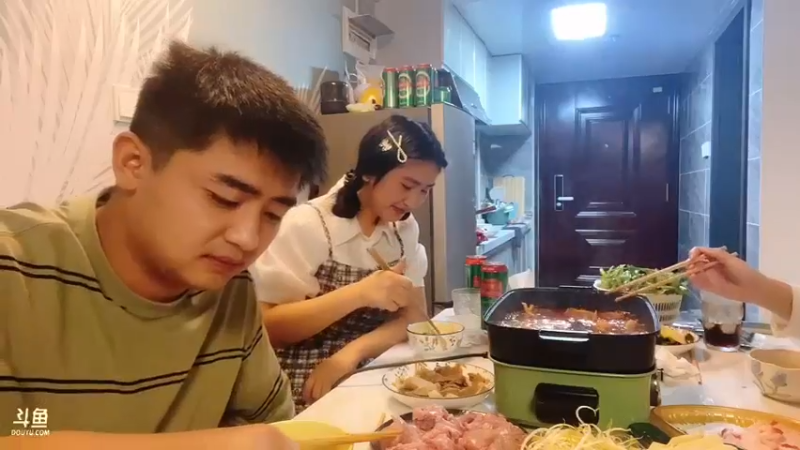 【2022-11-12 17点场】主播阿郎：徒弟大哥一起吃火锅