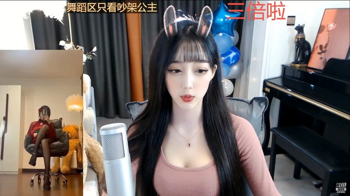 美女兔兔说因为直播赚钱所以没去做近视手术，不然影响直播