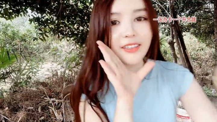 美女橙子跳舞真好看，大哥开心的很啊