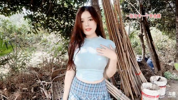 美女橙子练习舞蹈真好看，动作开始有点不熟悉