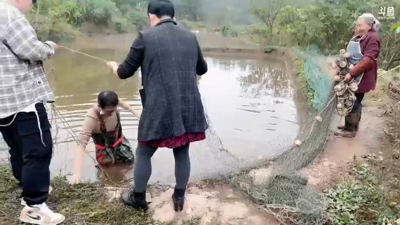 【2022-11-09 09点场】昔恩小姐姐：【小奶团】水友今天到晚上户外~