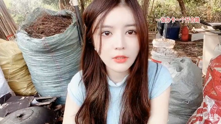 美女橙子要烧烤烤红薯