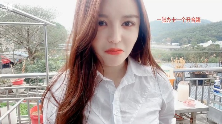 橙子太难了，表演了十分钟才有一张办卡