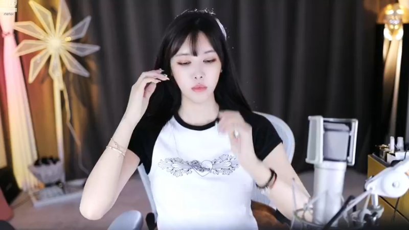 【2022-11-12 22点场】喵小莎：中午12点 晚上10.30