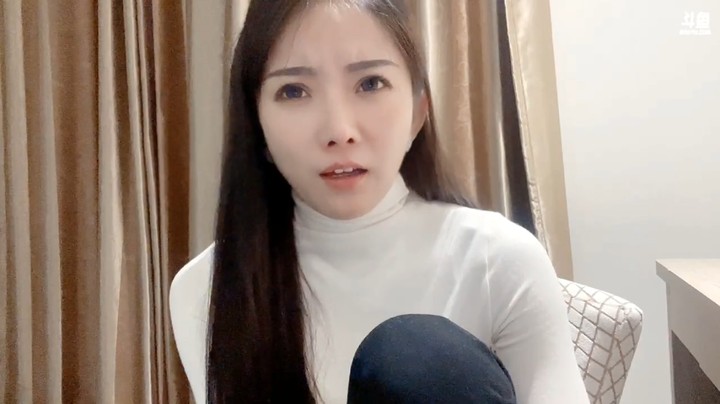 美女小姐姐在家直播聊天，好好看啊