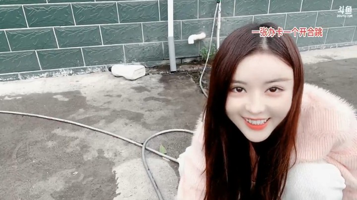 美女橙子说不会烧火只是我的一个小缺点