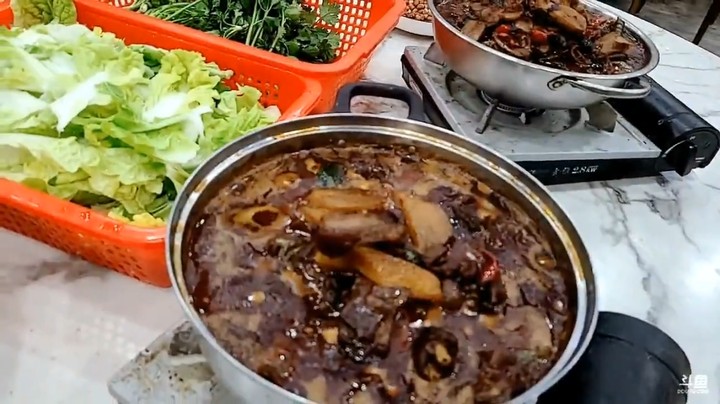 今晚又吃大餐，鱼总喊肖哥吃饭了