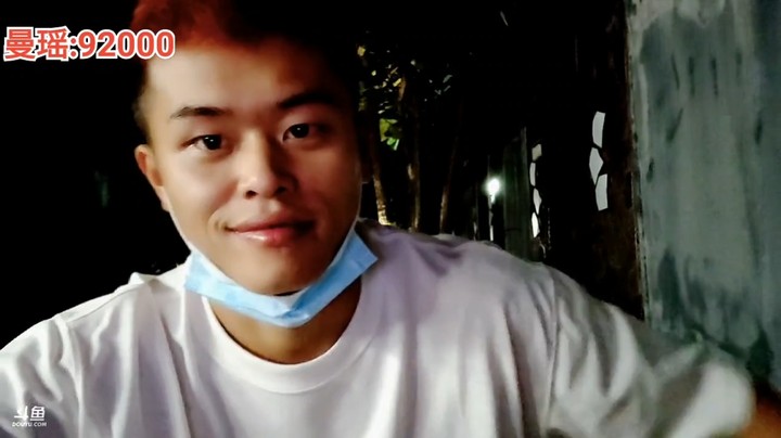 浩哥感叹在三亚租一个带泳池的房子才499元，好便宜