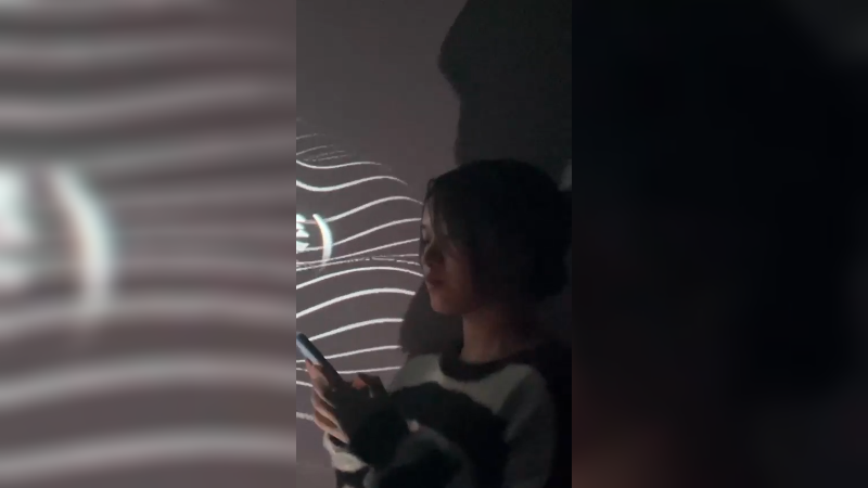 圈子小，事也少，也挺好