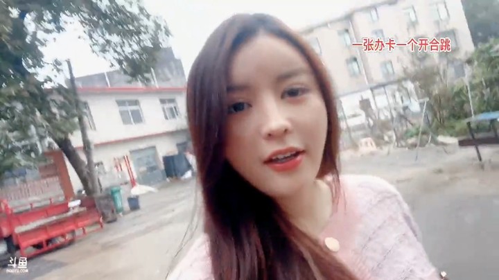 美女橙子去问邻居阿姨怎么做南瓜饼的