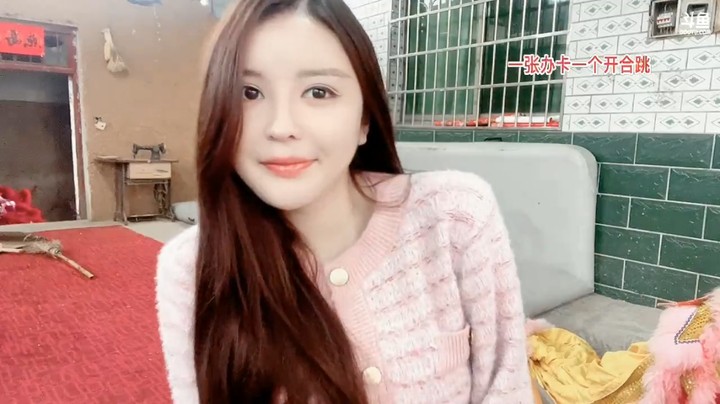 美女橙子在家坐着跳舞真可爱，专业啊