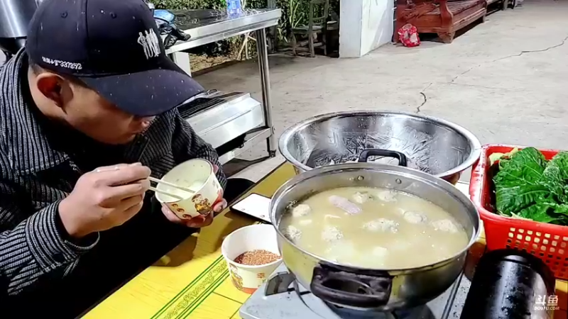 【2022-11-16 19点场】洪湖小肖：开开心心看直播