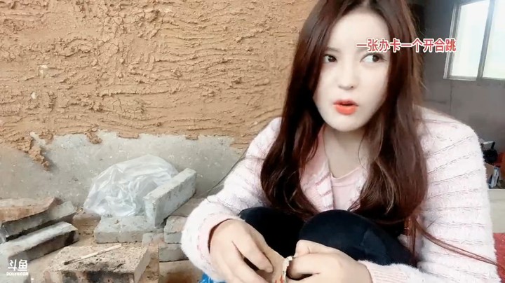 美女橙子又要烧火做吃的了，真好看