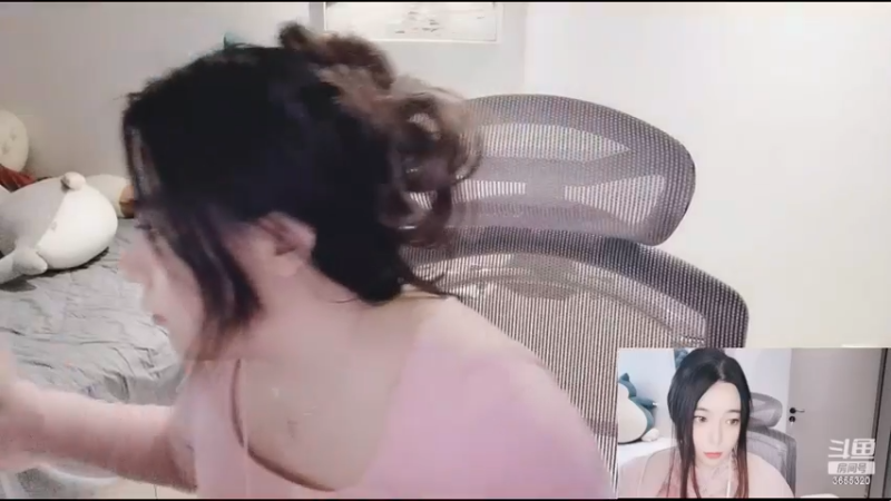 【2022-11-18 00点场】云樱花颜金步摇S：嘿，非常少见的凌晨直播