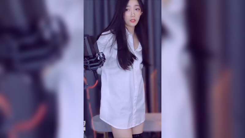 【丸子君】舞动之白衬衫
