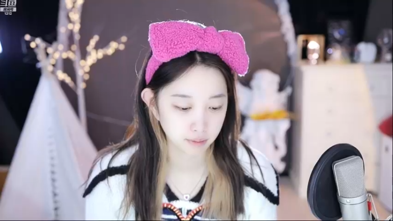 【2022-11-19 01点场】小肉球阿：爱笑的女孩运气不会差~~~