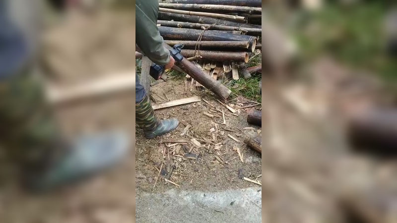 劈柴火