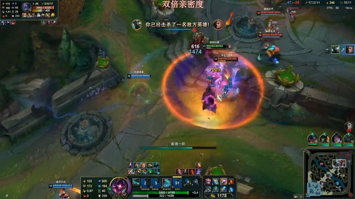 铁男开大单挑对手，卡莎很秀