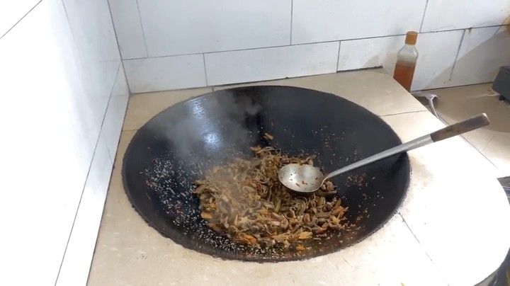 大哥今天有做美食，美滋滋啊