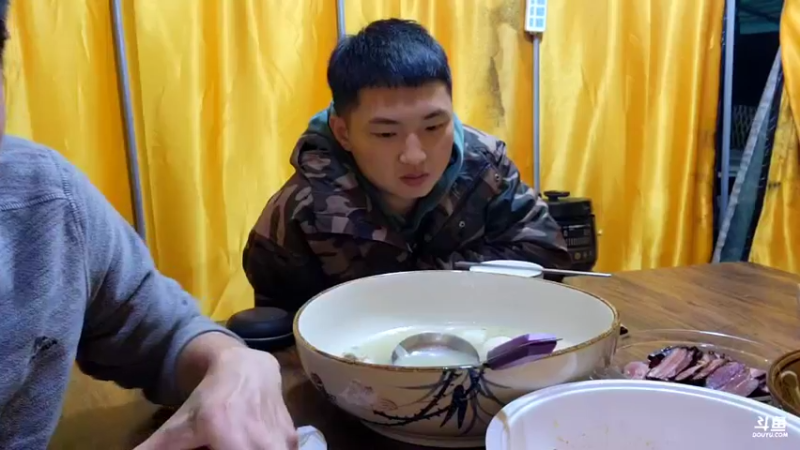 【2022-11-23 19点场】川味箩卜：川味萝卜户外直播基地