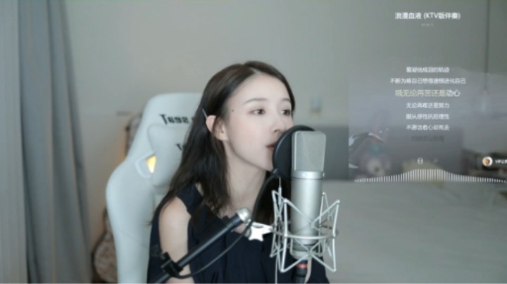 美女二珂深情演唱《浪漫血液》