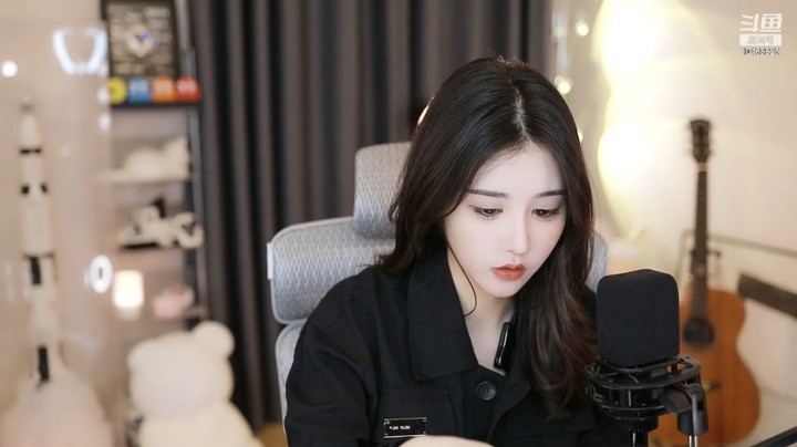 软软美女小姐姐七点点外卖了，饿了