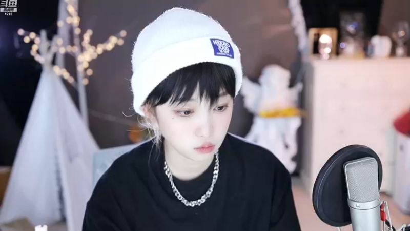 【2022-11-25 09点场】小肉球阿：爱笑的女孩运气不会差~~~